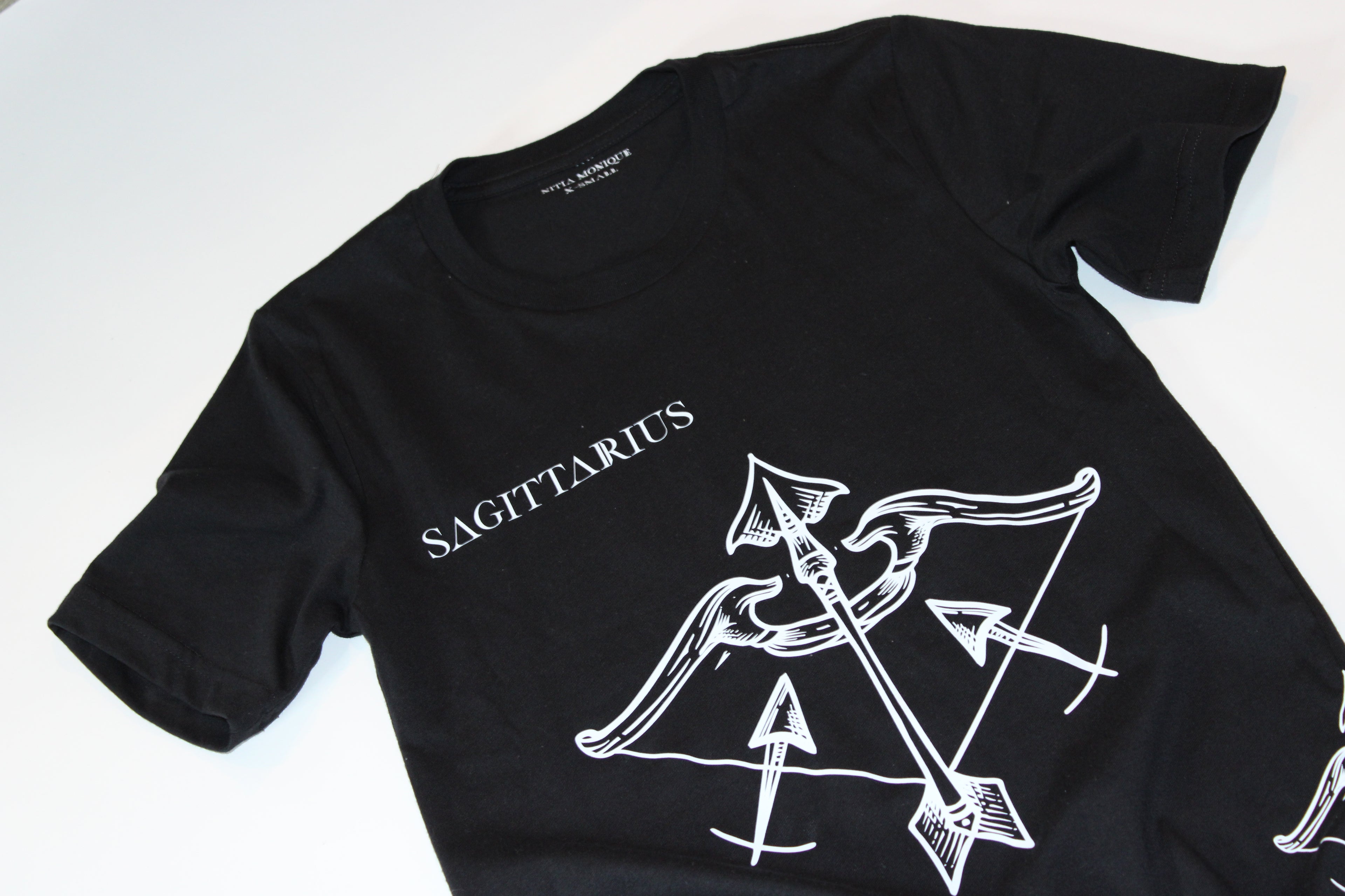 Sagittarius – Icon – Zodiac Graphic Tee