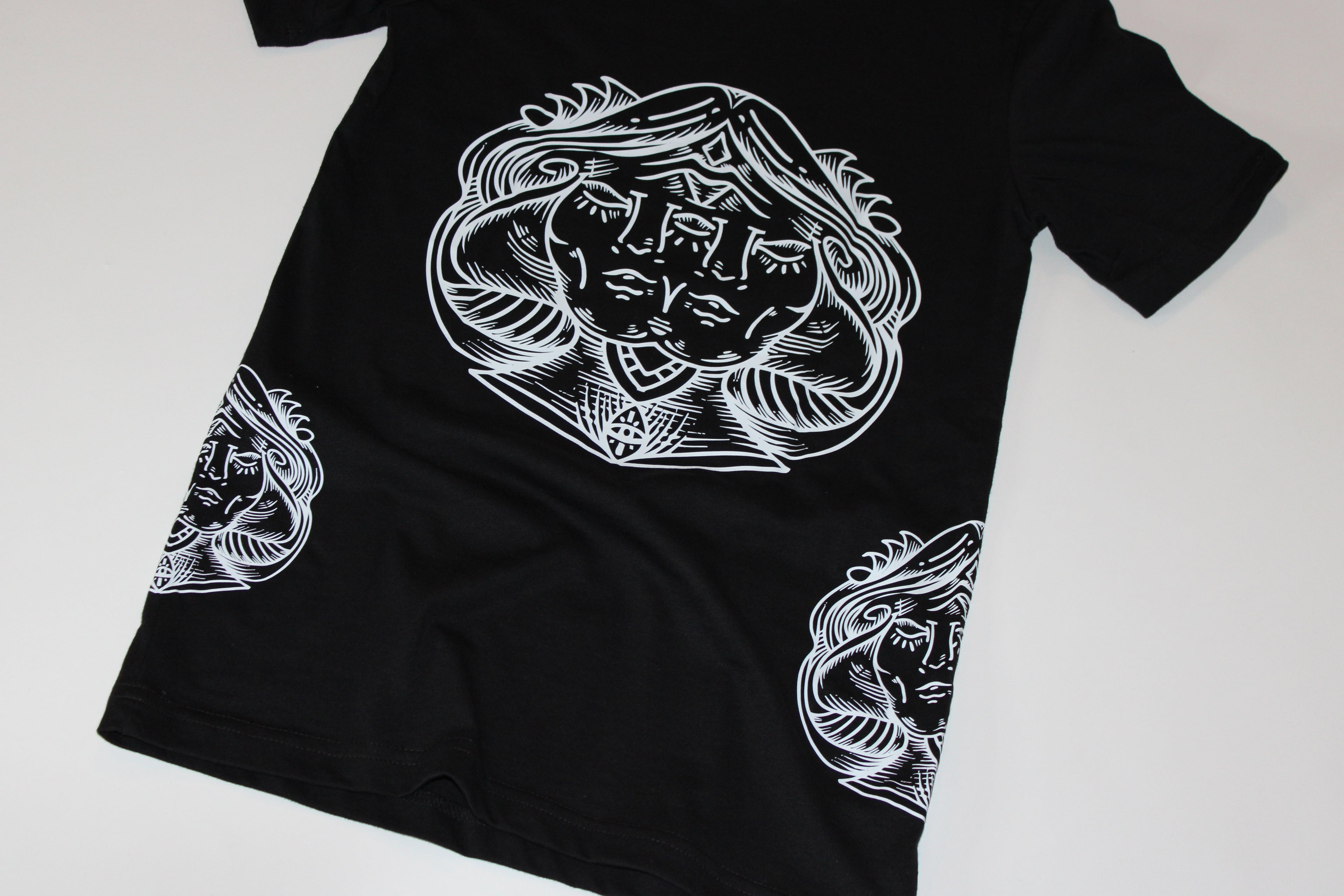 Gemini – Icon – Zodiac Graphic Tee