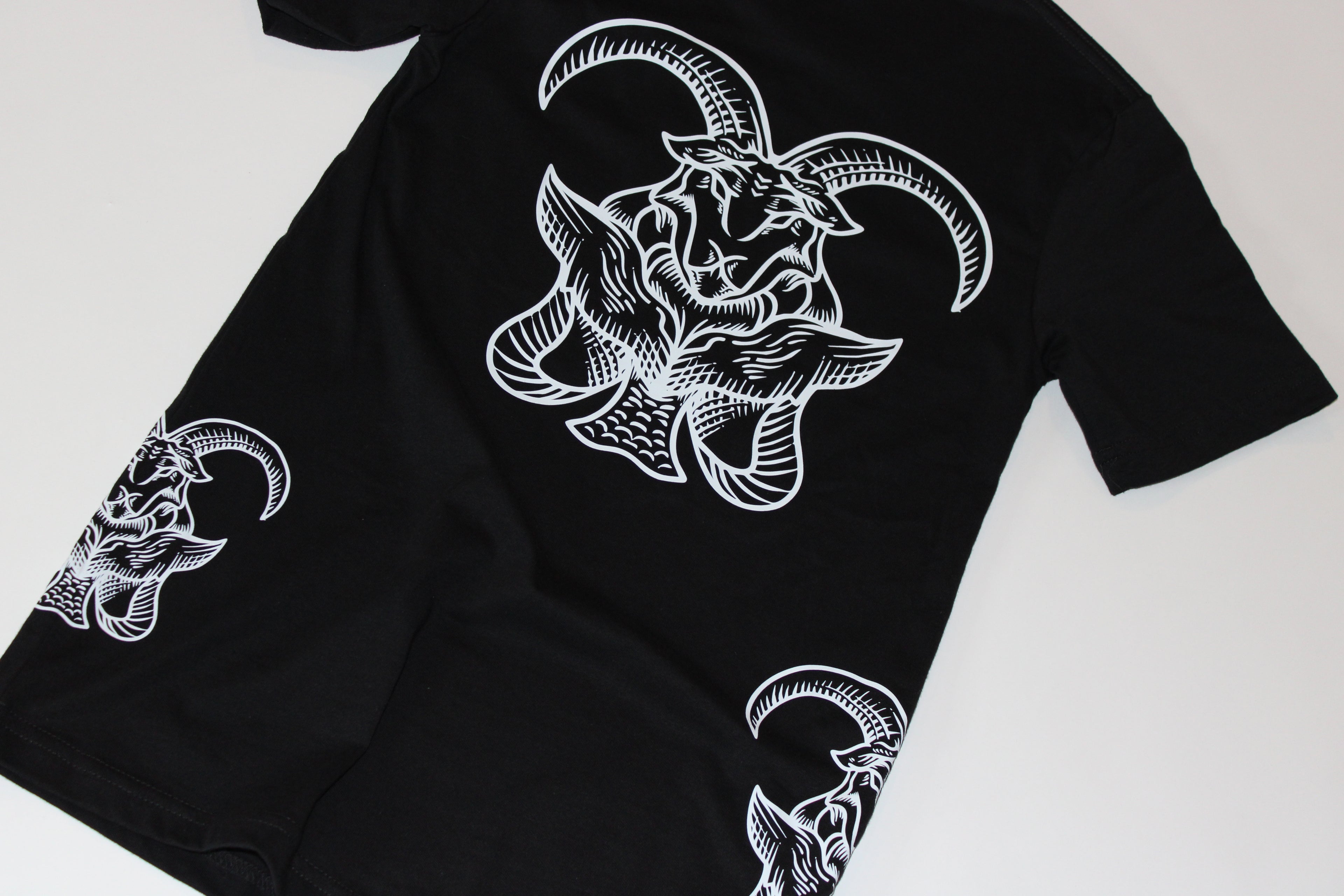Capricorn – Icon – Zodiac Graphic Tee
