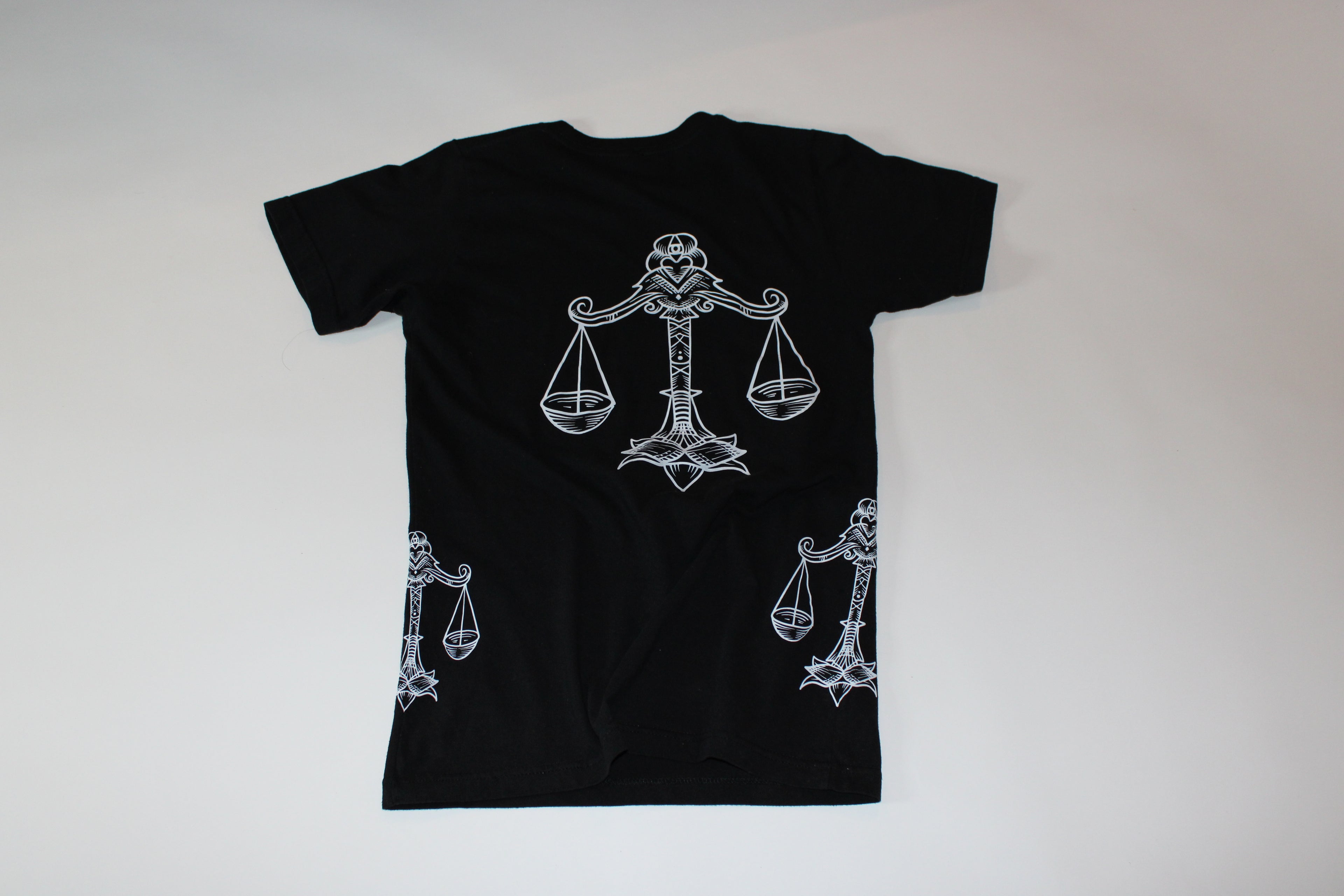 Libra – Icon – Zodiac Graphic Tee