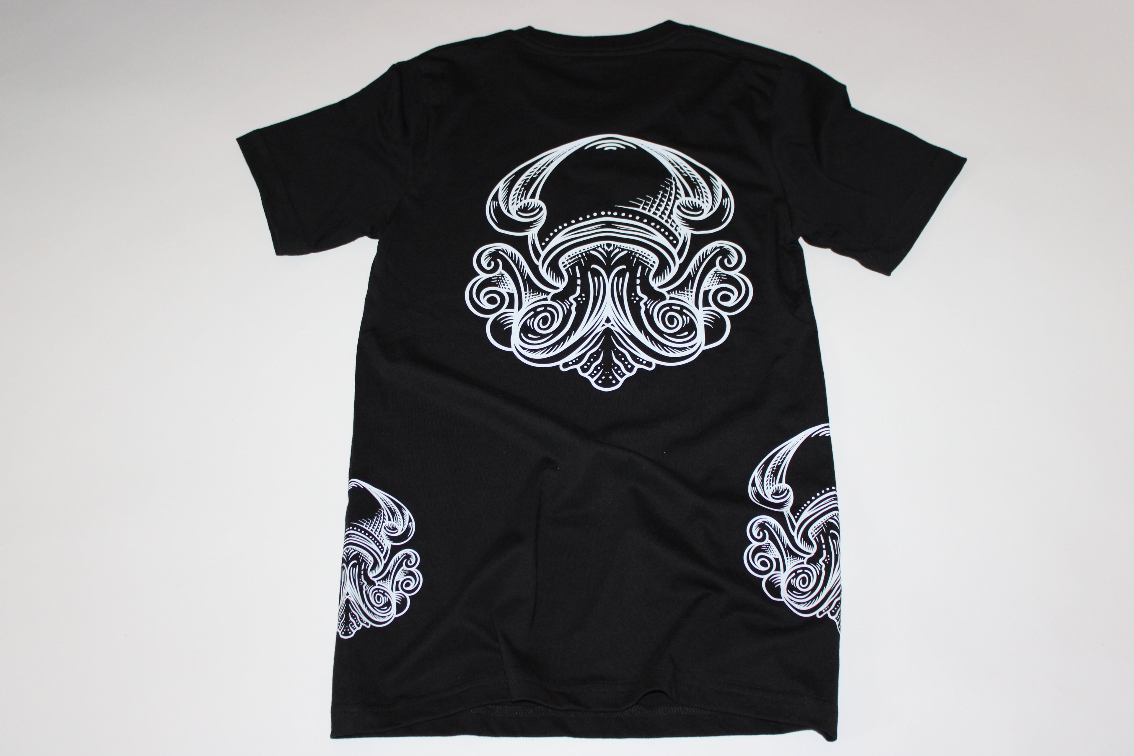 Aquarius – Icon – Zodiac Graphic Tee