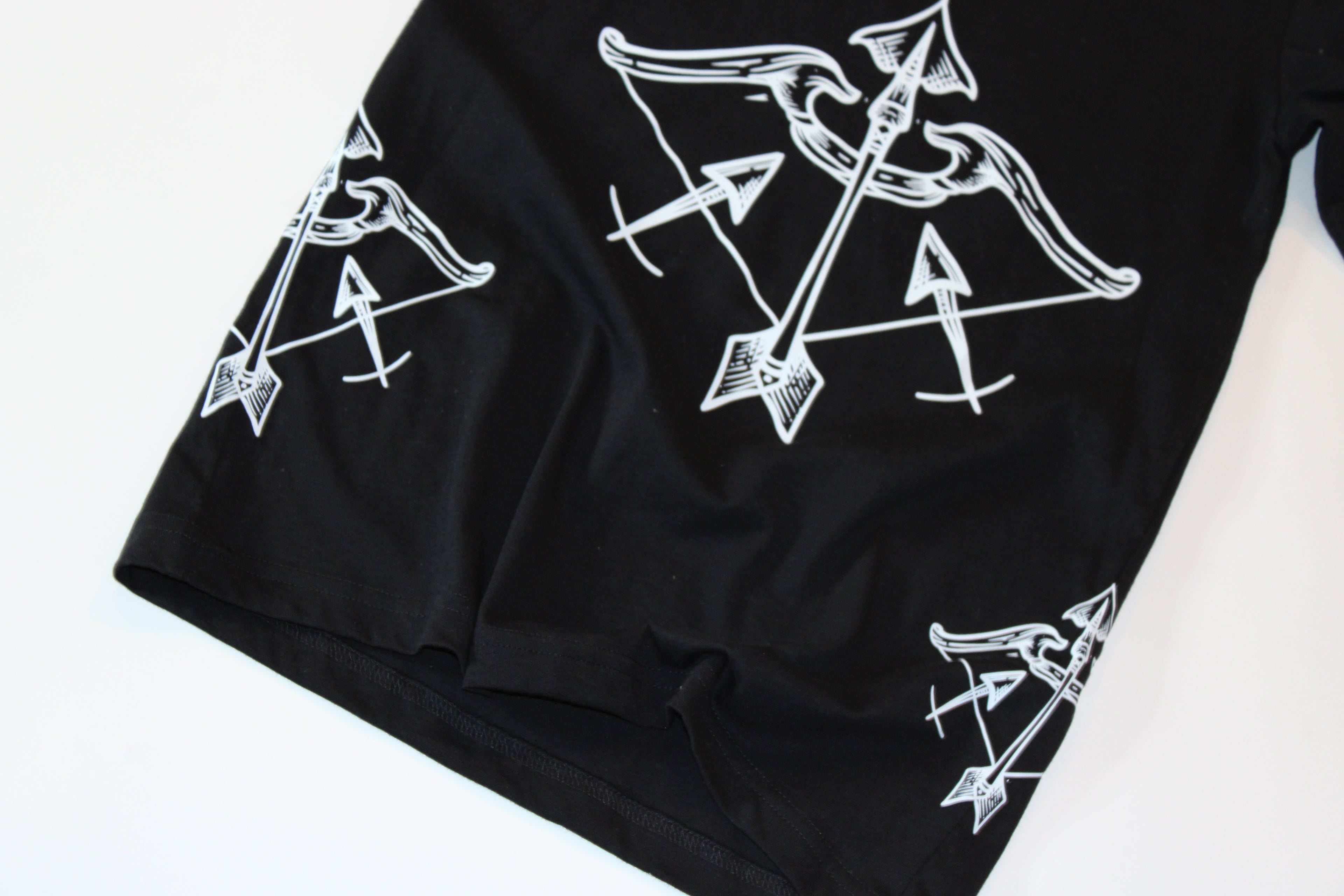 Sagittarius – Icon – Zodiac Graphic Tee