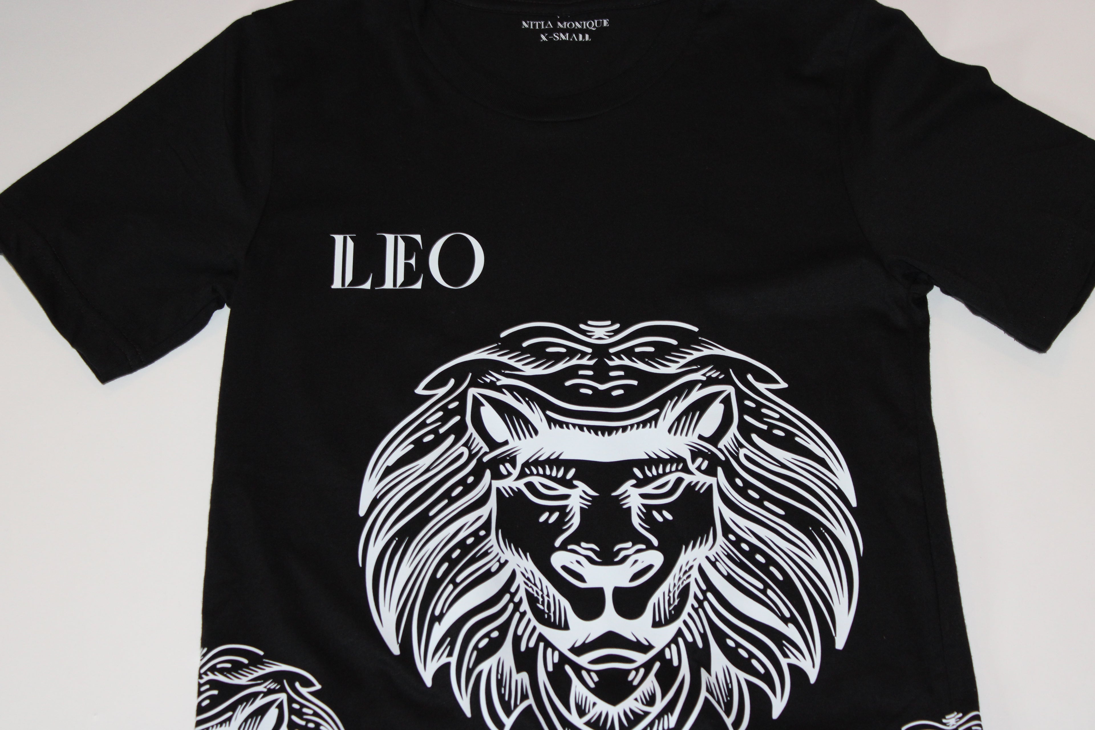 Leo – Icon – Zodiac Graphic Tee