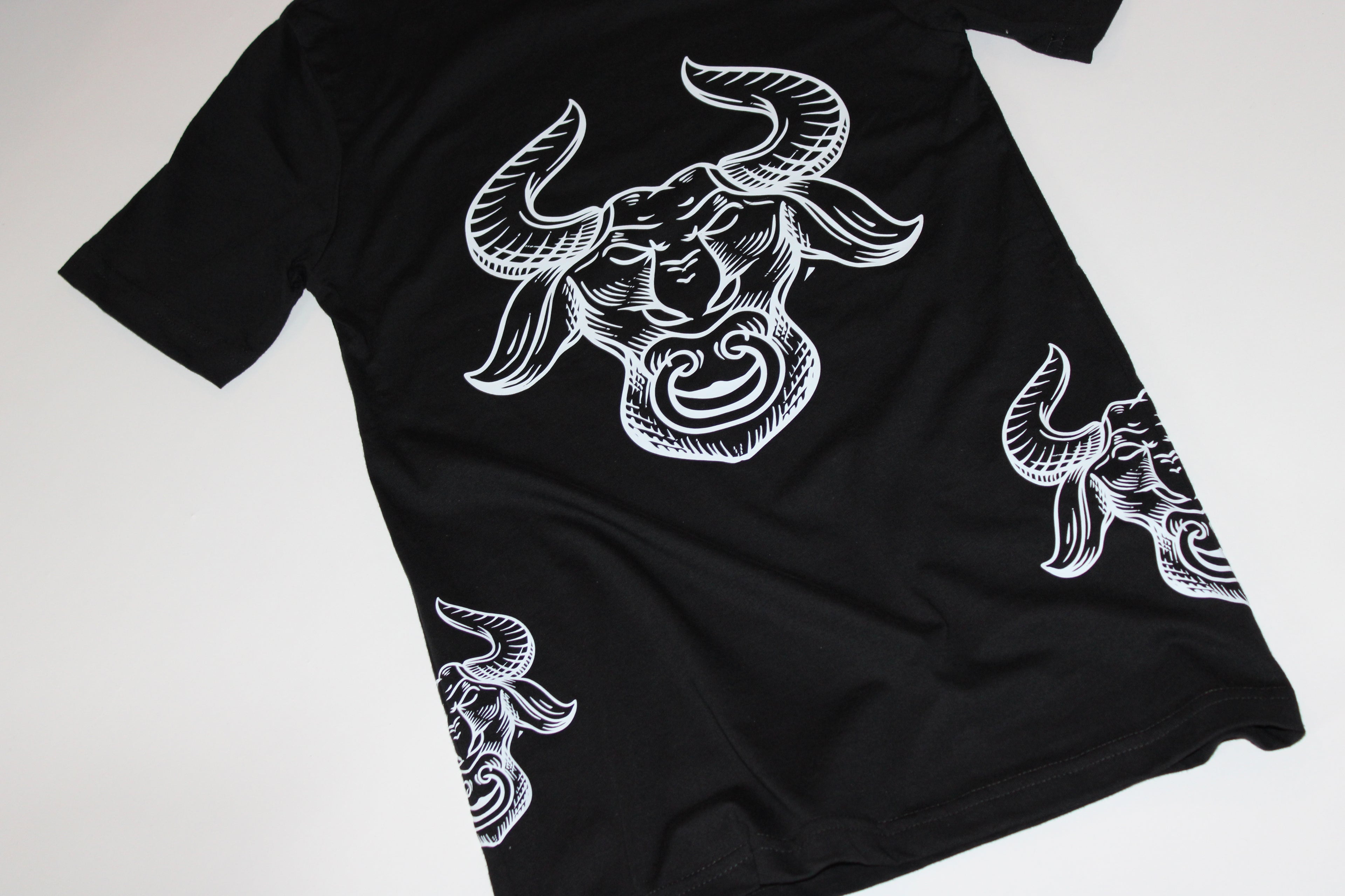 Taurus – Icon – Zodiac Graphic Tee