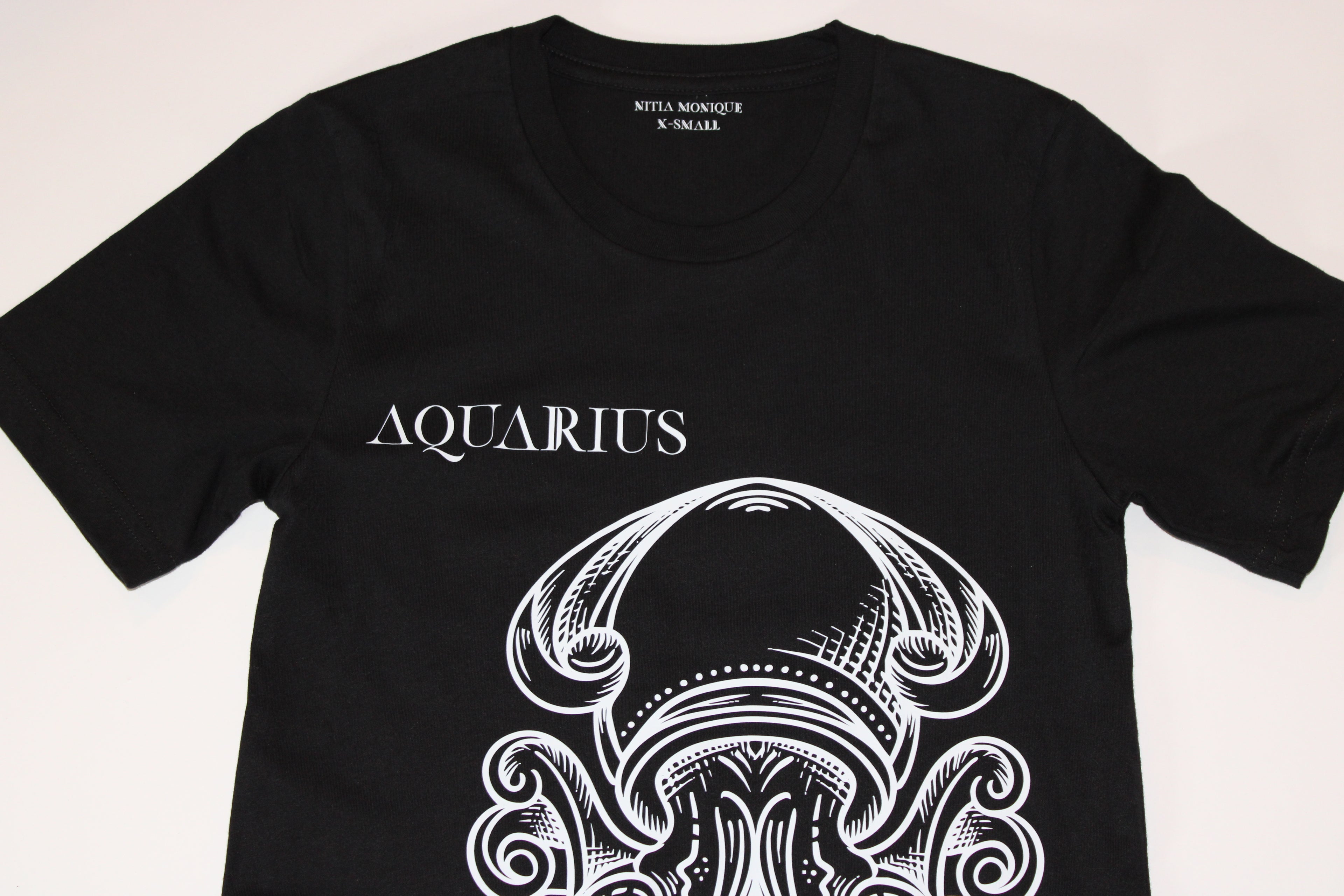 Aquarius – Icon – Zodiac Graphic Tee