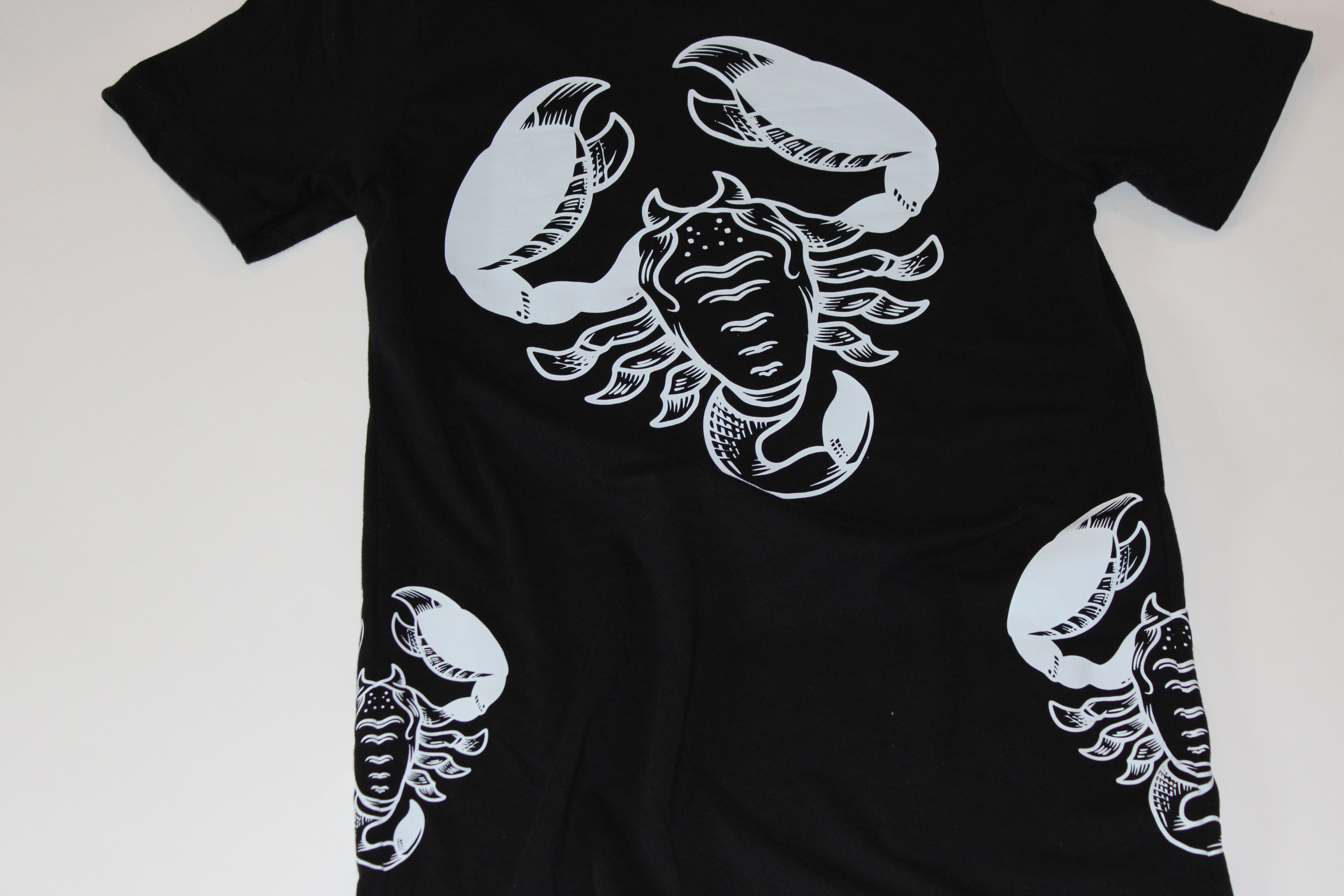 Scorpio – Icon – Zodiac Graphic Tee