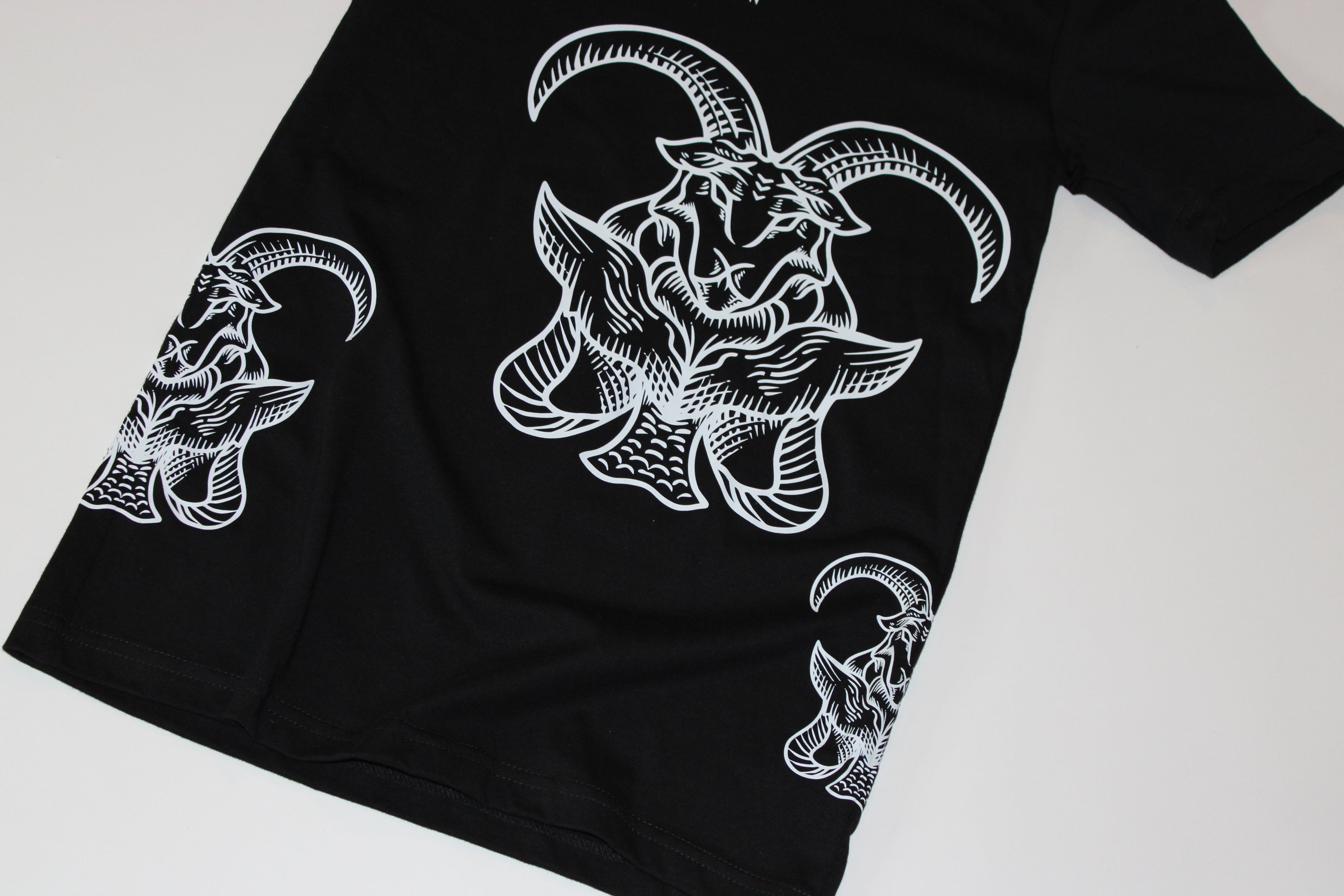 Capricorn – Icon – Zodiac Graphic Tee